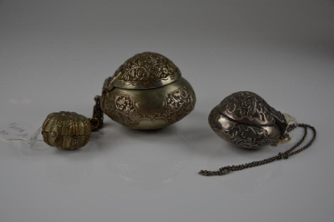 SUMATRA METAL BETEL NUT SIRIH CONTAINERS (1 of 4)