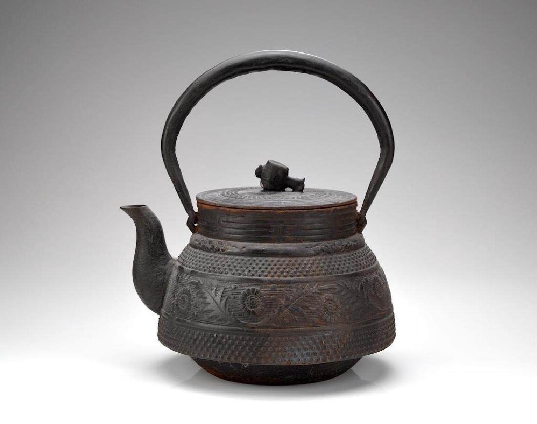 LARGE JAPANESE TETSUBIN CAST IRON KETTLE (1 of 8)