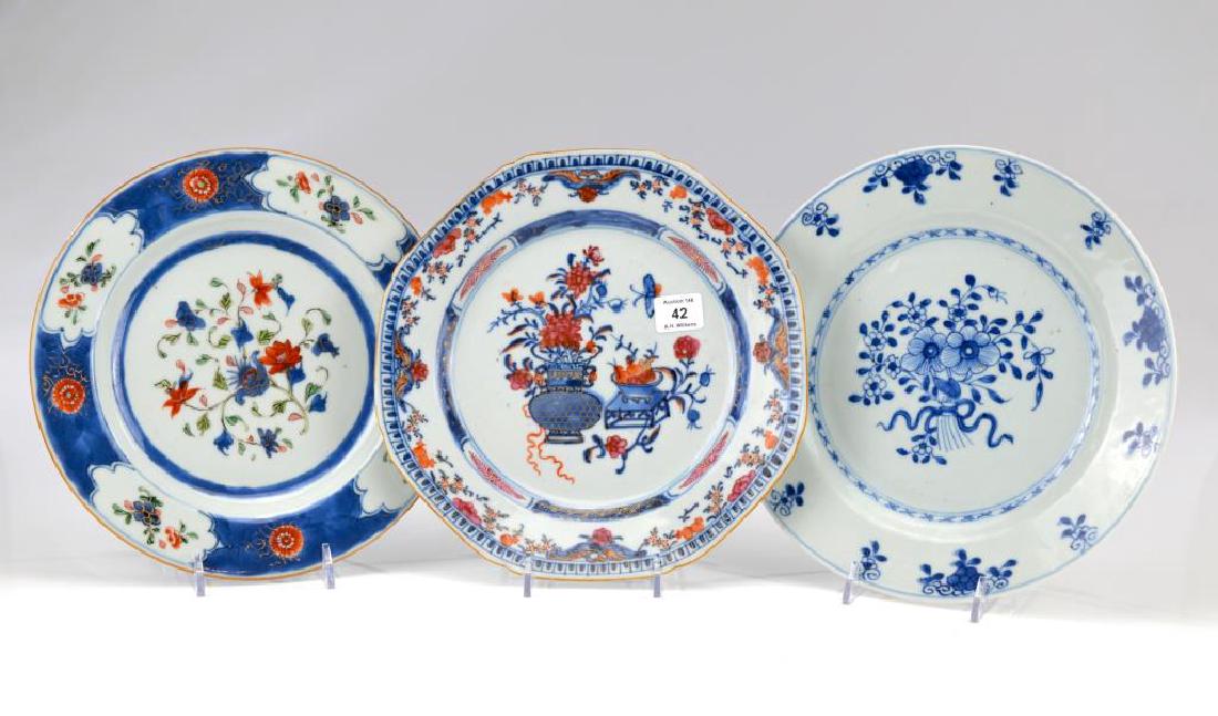 Three Chinese export porcelain dishes (1 of 4)