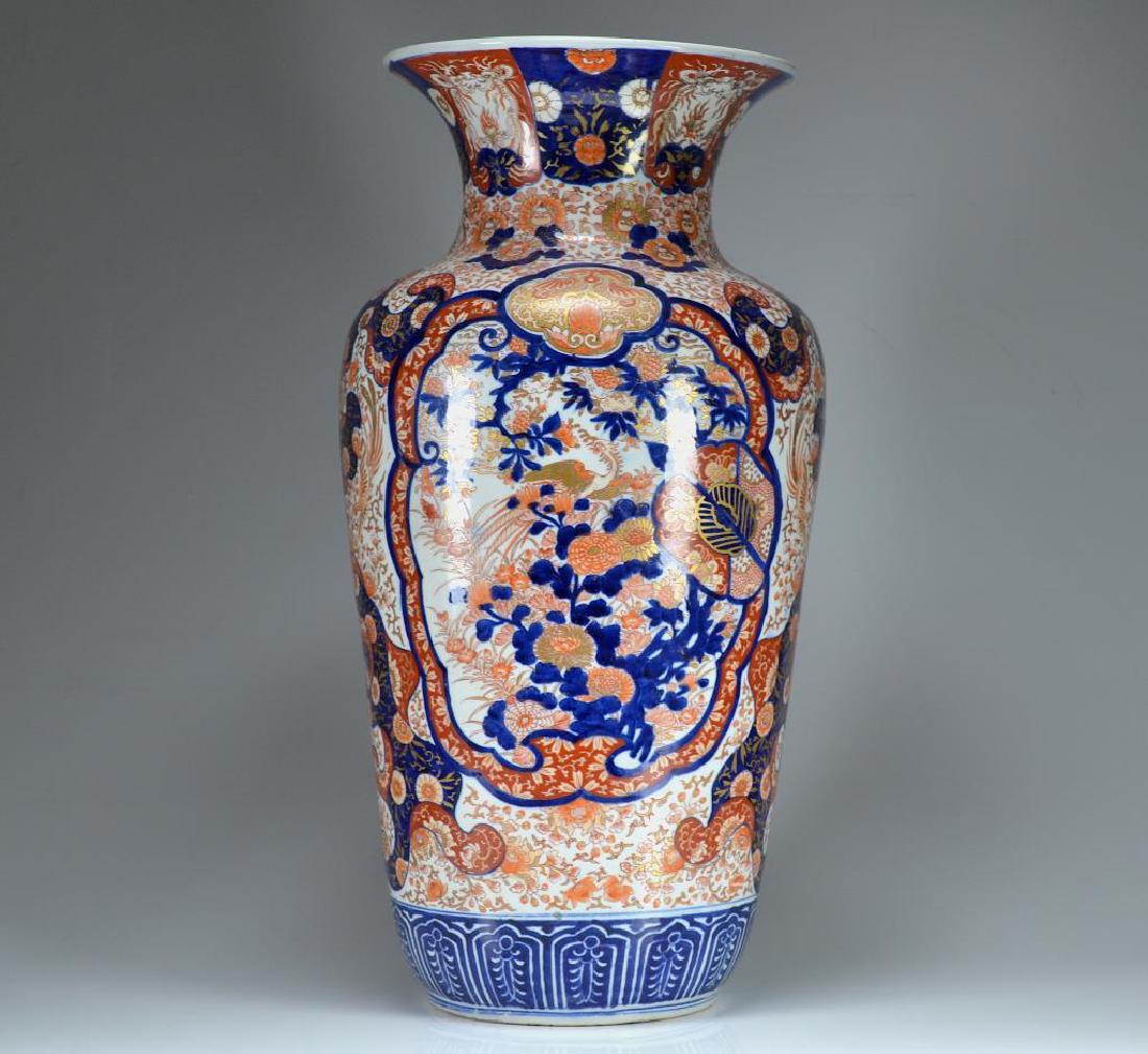 LARGE JAPANESE IMARI PORCELAIN FLOOR VASE