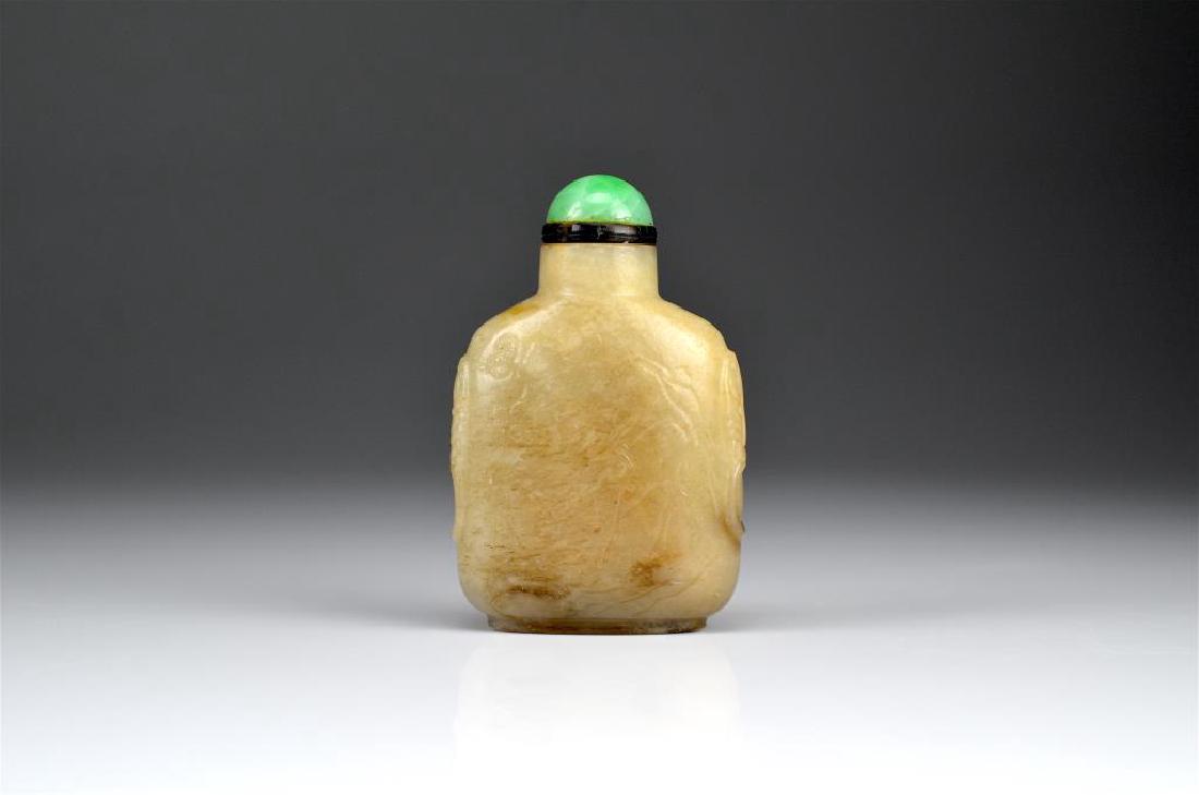 CHINESE CARVED JADE SNUFF BOTTLE (1 of 10)
