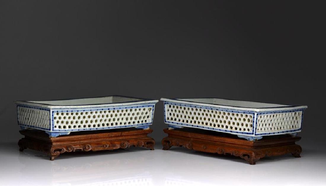 PAIR OF EXPORT BLUE & WHITE PORCELAIN PLANTERS (1 of 5)