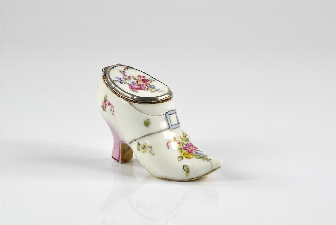 French 18th C figural porcelain snuff box (1 of 4)