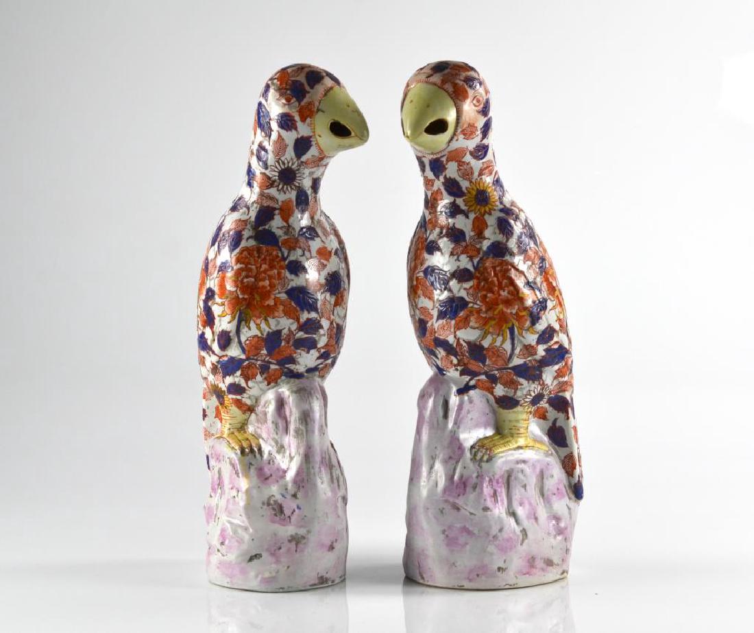 PAIR OF CHINESE CANTON EXPORT PORCELAIN PARROTS (1 of 3)