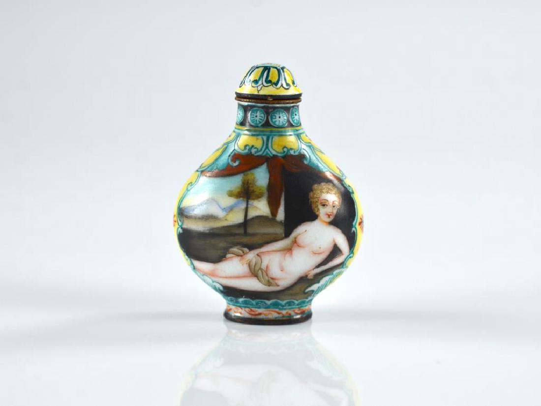CHINESE ENAMEL SNUFF BOTTLE FOR EUROPEAN MARKET: Enamel painted with a reclining nude figure and landscape on each side, four character mark to base. H. 6.5cm (2 5/8 in.)