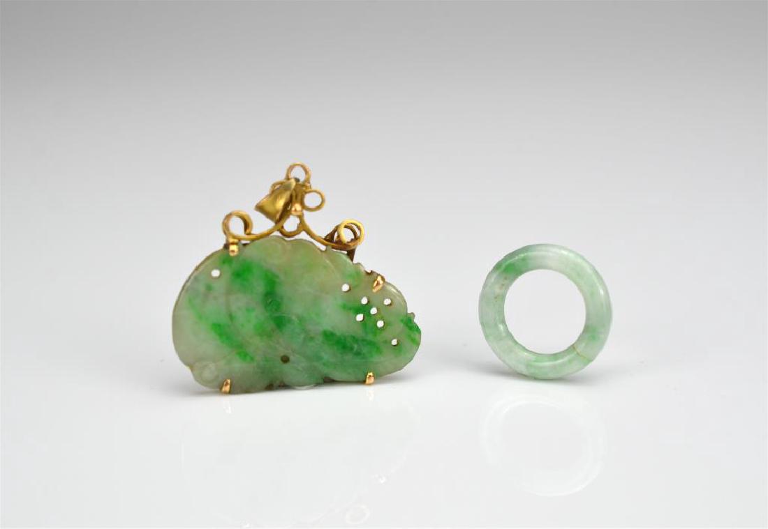 CHINESE JADEITE AND GOLD PENDANT AND JADEITE LOOP (1 of 1)
