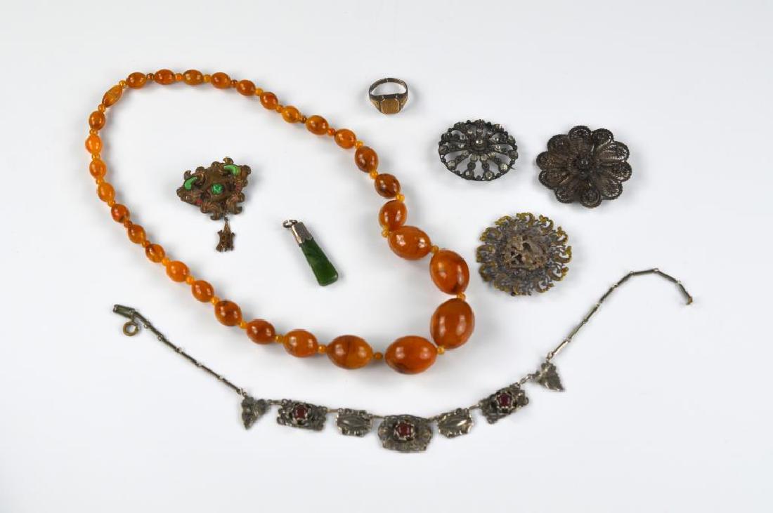 Lot of amber and silver jewellery (1 of 3)