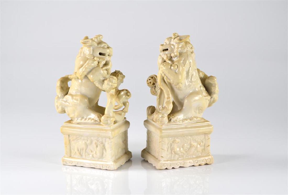 Pair of Chinese white porcelain fu lion sculptures (1 of 5)