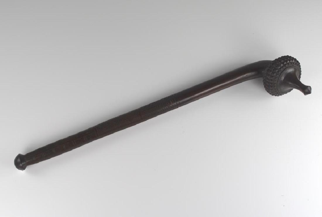 Fijian wood war club: L. 81 cm (32 in.)