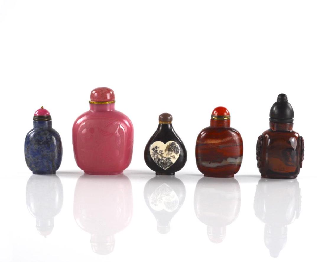 FIVE CHINESE CARVED SNUFF BOTTLES (1 of 3)