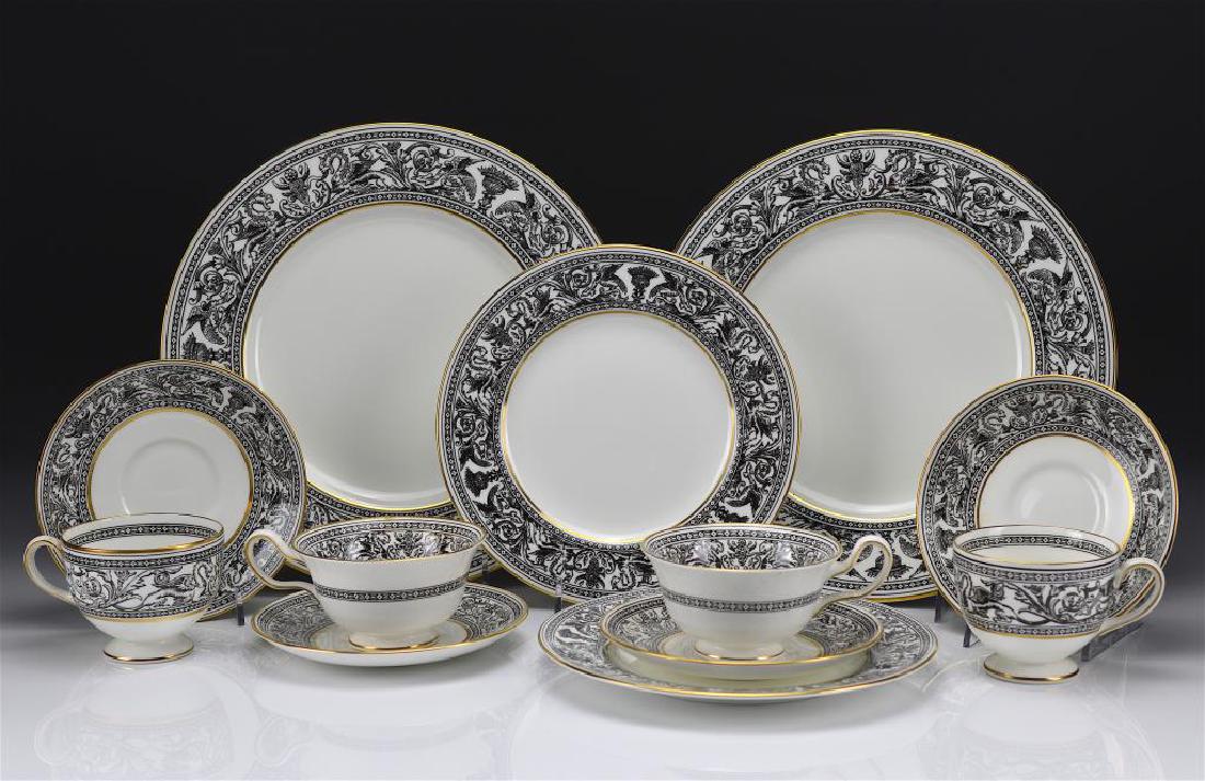 33 pcs of Wedgwood Florentine black luncheon set (1 of 6)