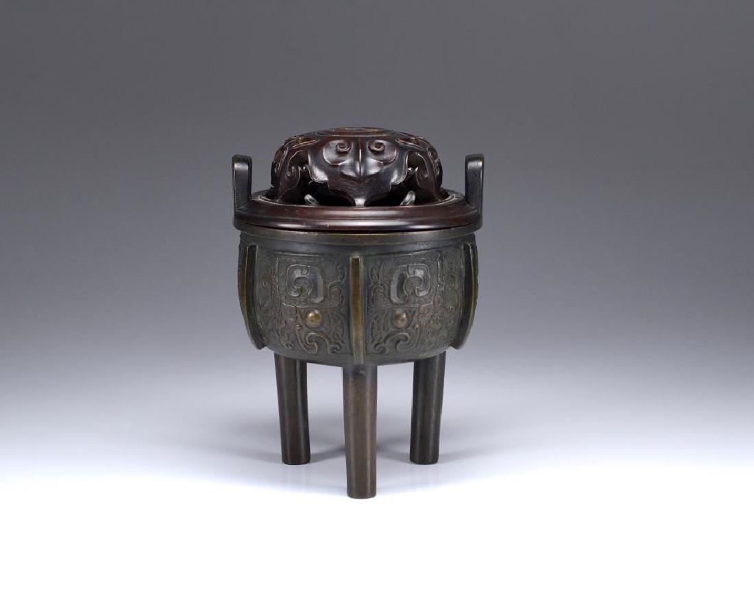 CHINESE ARCHAISTIC BRONZE DING CENSER WITH COVER (1 of 8)