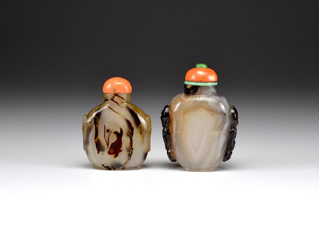 TWO CHALCEDONY AGATE CARVED SNUFF BOTTLES (1 of 6)