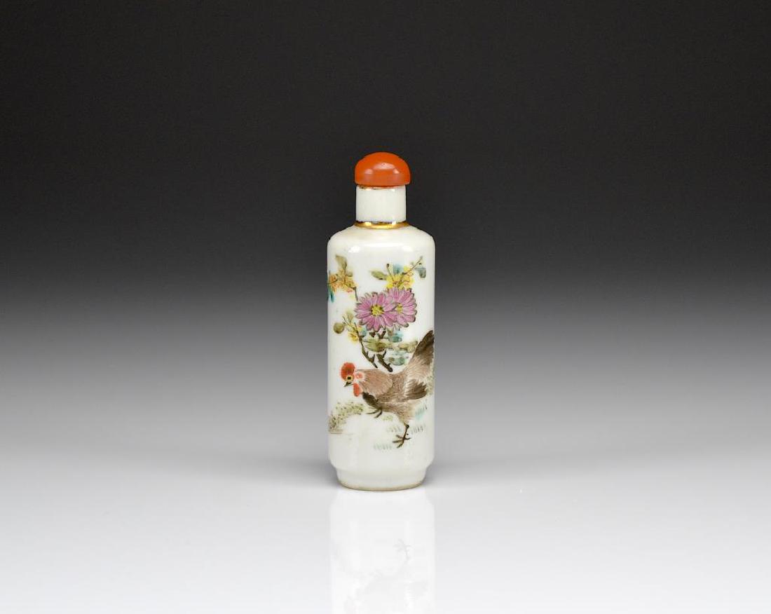 CHINESE FAMILLE ROSE PORCELAIN SNUFF BOTTLE (1 of 8)