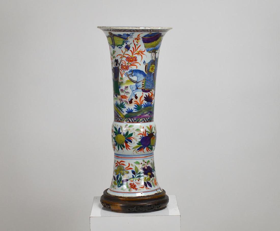 CHINESE EXPORT 18TH C. PORCELAIN BEAKER VASE (1 of 7)