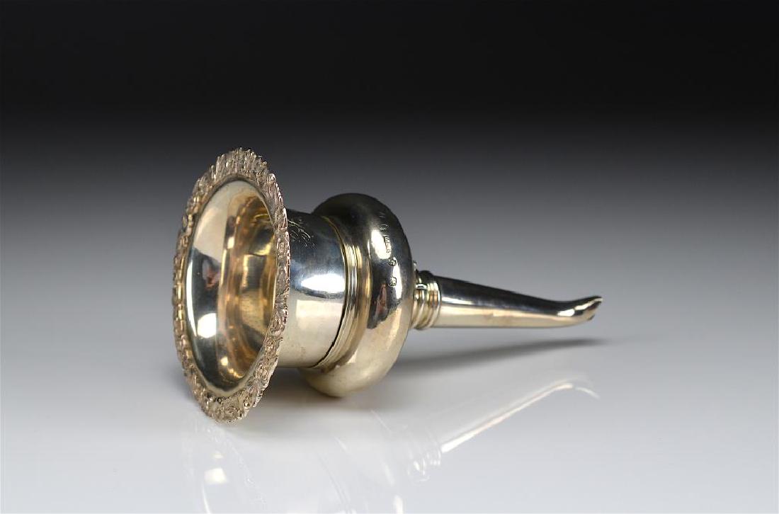 GEORGIAN SCOTTISH SILVER WINE FUNNEL: Of typical form with foliate border and shell thumb piece. Glasgow, 1831. D.C. Rait. 128g. L. 15 cm (6 in.)