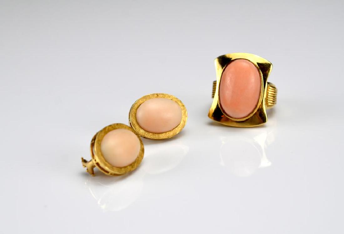 Yellow gold and coral ring and earrings (1 of 4)