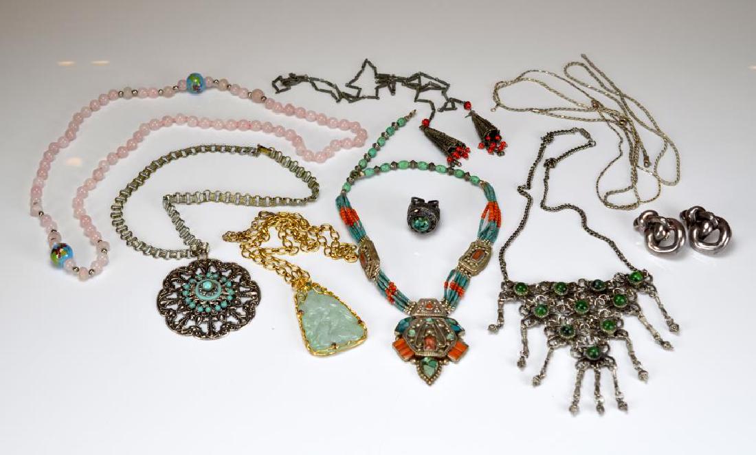 Lot of assorted beaded and silver jewellery (1 of 3)
