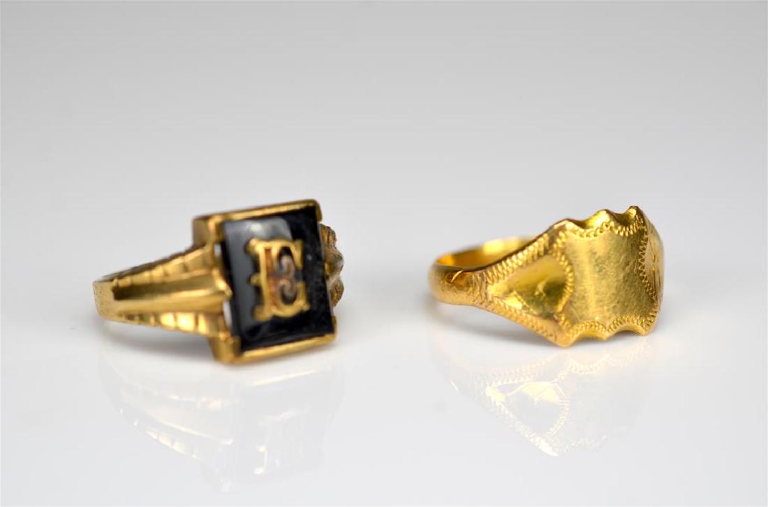 Two gold men's signet rings (1 of 2)