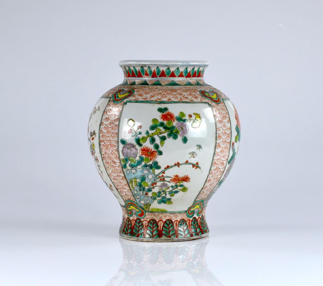 CHINESE TRANSITIONAL STYLE WUCAI PORCELAIN VASE (1 of 5)