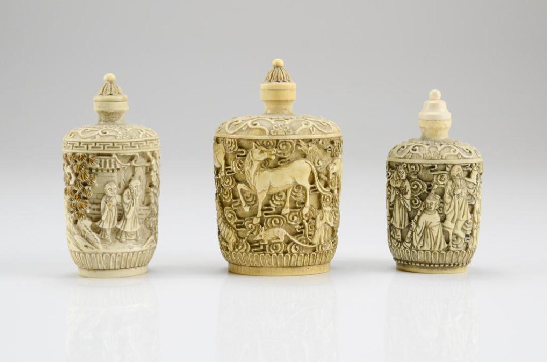 THREE CHINESE CARVED SNUFF BOTTLES (1 of 4)