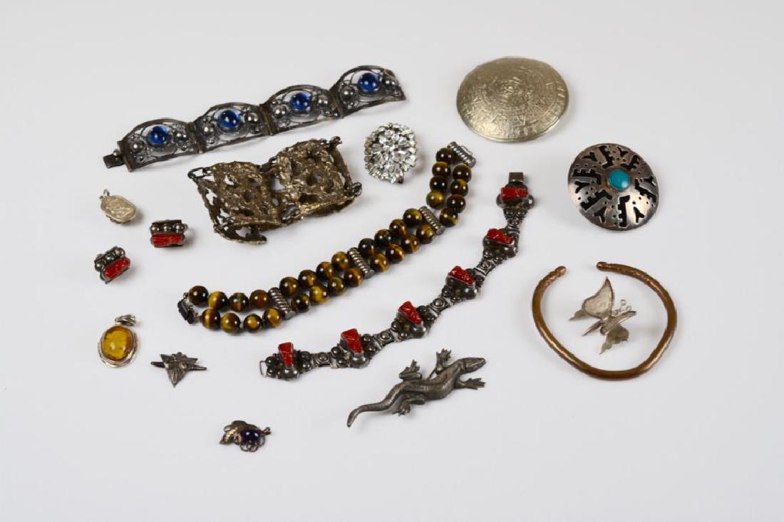 Lot of vintage silver jewellery: Lot of vintage silver jewellery including Mexican bracelet, tigers eye, amber pendant