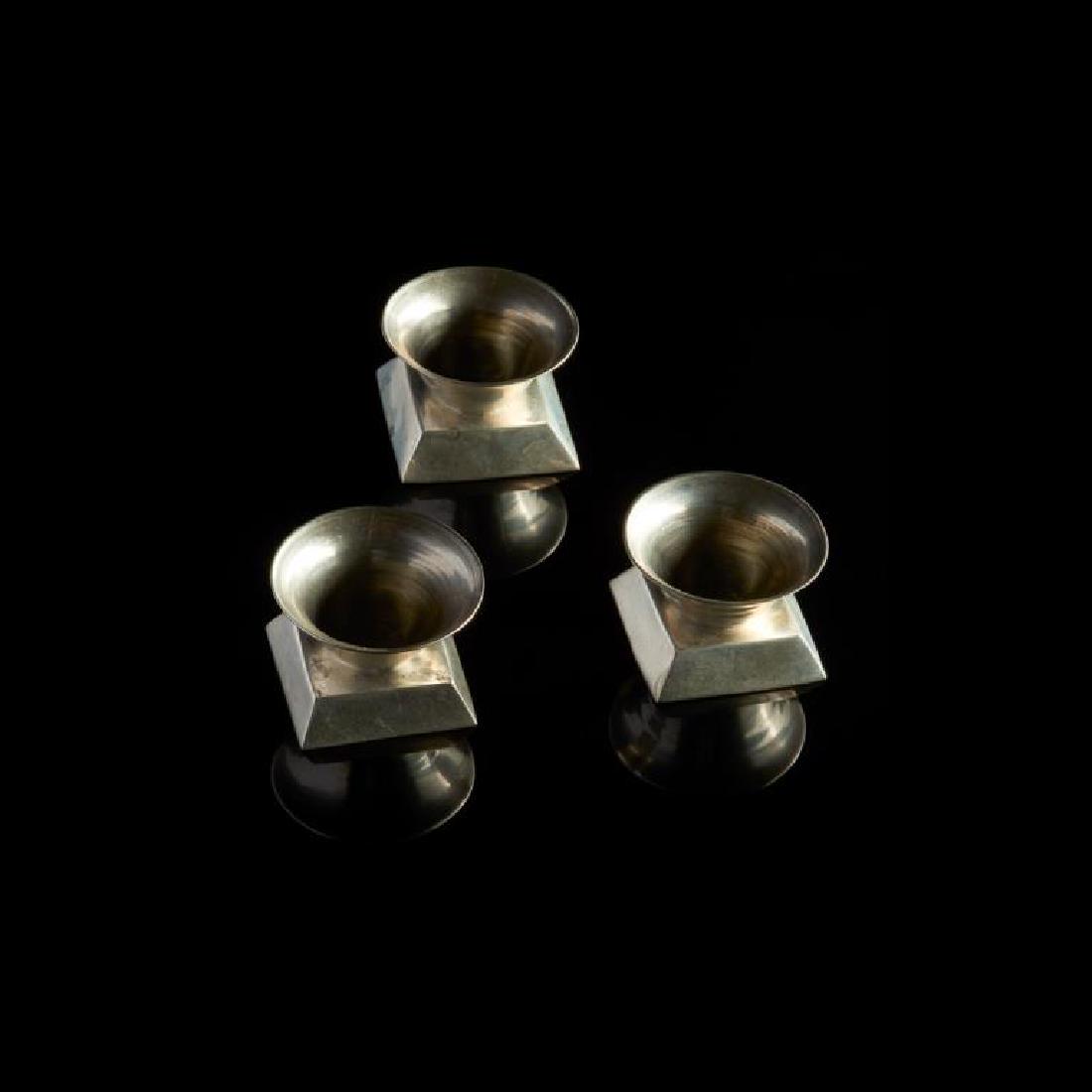 Three Mexican Spratling silver salts: Round salt cellar with flared rim bowls atop a square base. 81g. Dia. 4.1 cm (1 5/8 in.)