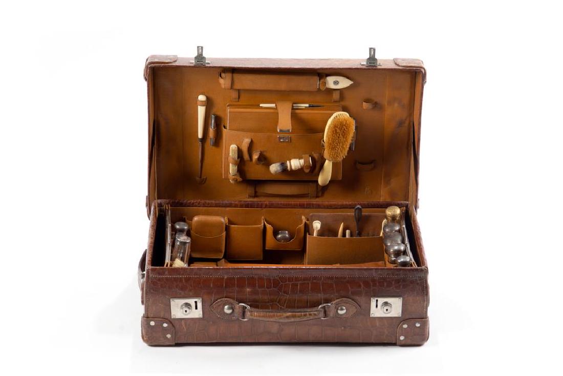 An English Gentleman's necessaire de voyage (1 of 2)