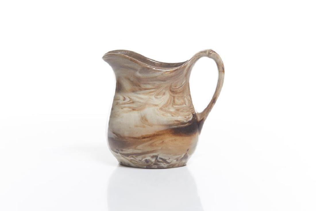 St. Johns ironstone marbled jug: brown swirled decoration on white ground, unmarked. Provenance: Jonny's Antiques, H. 11 cm (4 1/2 in.)