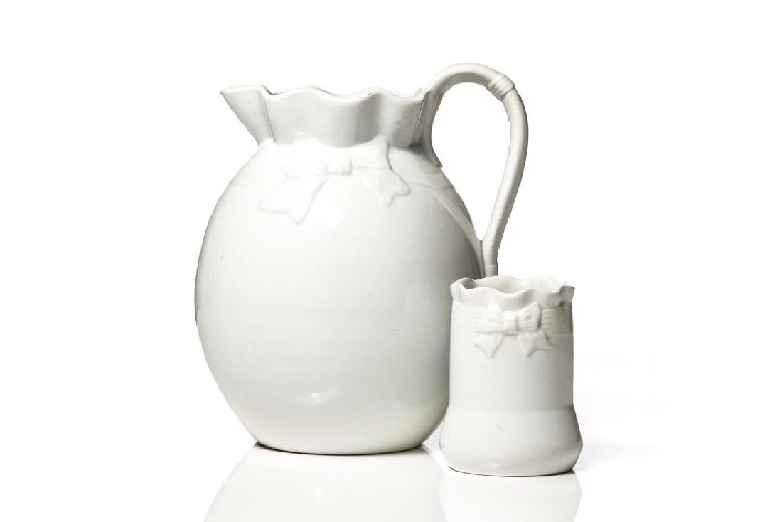 St. Johns ironstone Bow Knot pitcher & toothbrush: holder, printed Stone Chinaware Co. marks, H. 25 cm (10 in.) hairline to toothbrush