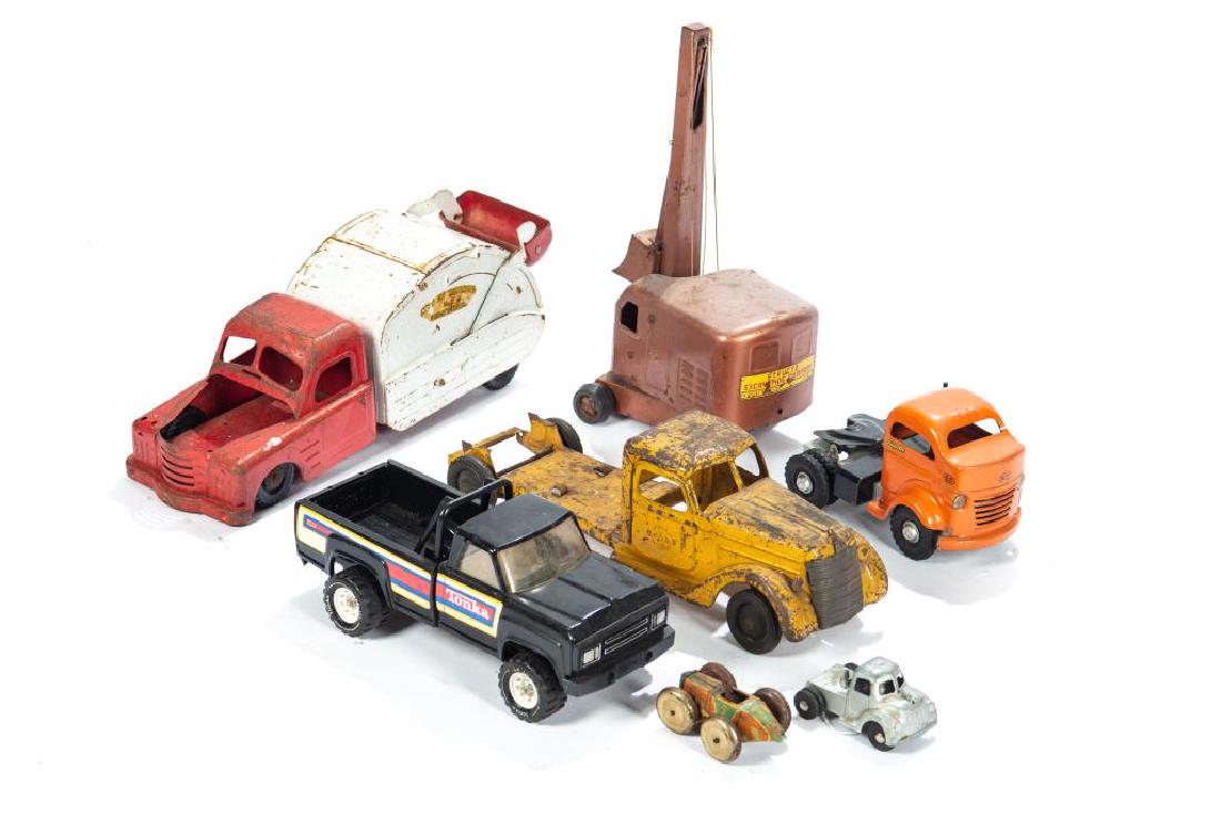 Lot of vintage toy trucks: including Tonka truck and dozer, Budd L cab only, Structo garbage truck and shovel, Lincoln cab only and two others