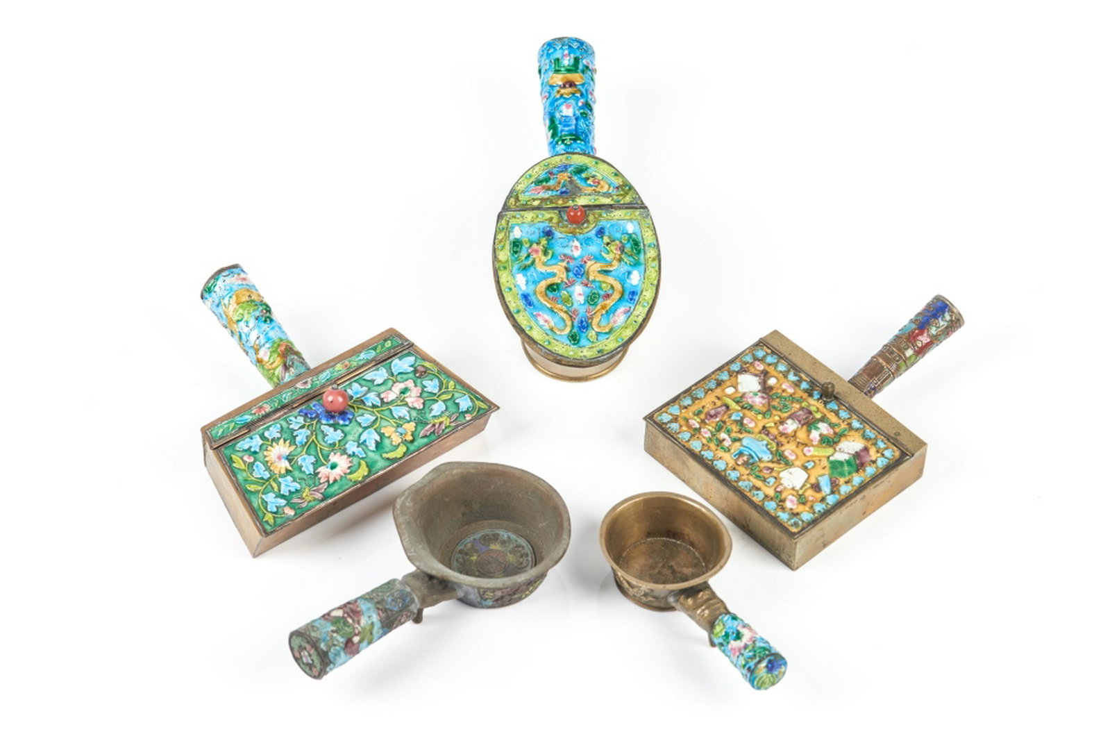 GROUP OF CHINESE CANTON ENAMELLED PAN IRONS: 3 with covers, and 1 without. 19th to early 20th C. Largest: 23cm (9 in.)