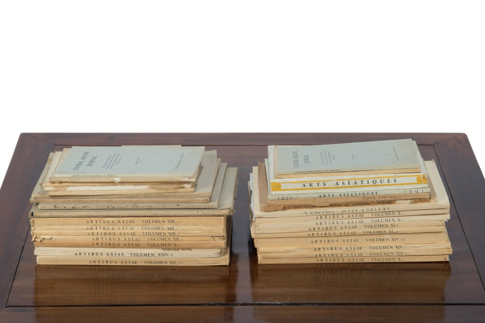 EARLY TO MID 20TH CENTURY ASIAN ART PUBLICATIONS: Including Arts Asiatiques; Journal of Indian Textile History; Central Asiatic Journal; Eastern Art Qiarterly; Artibus Asiae. Total 30 volumes.