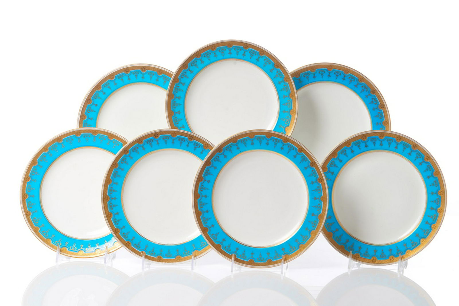 MINTON TURQUOISE GROUND DINNER PLATES: 21 porcelain plates with celestial blue border on white background, with gilt decoration and rim. Impressed Minton on the back, diameter approx 25.5 cm (10 1/8 in)