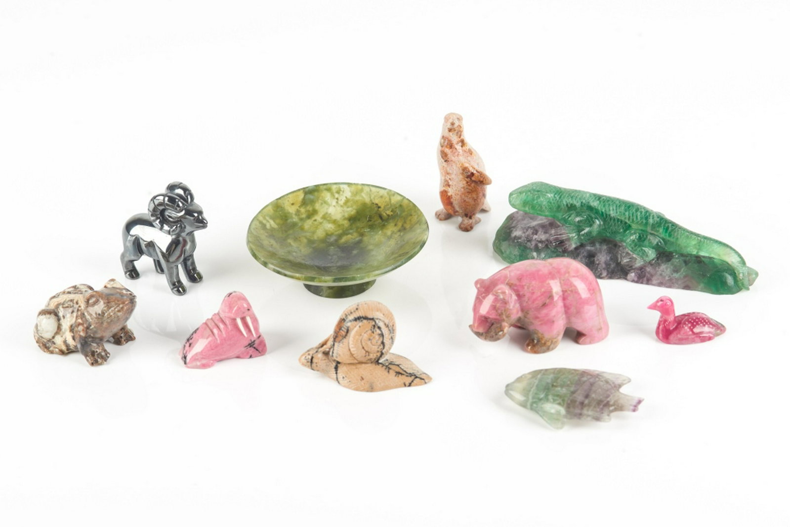 LOT OF MINIATURE MINERAL & STONE ANIMALS: Including a fluorite lizard on a rock and fish; a quartz bear, walrus, and loon; an orange carved stone penguin; and others.
