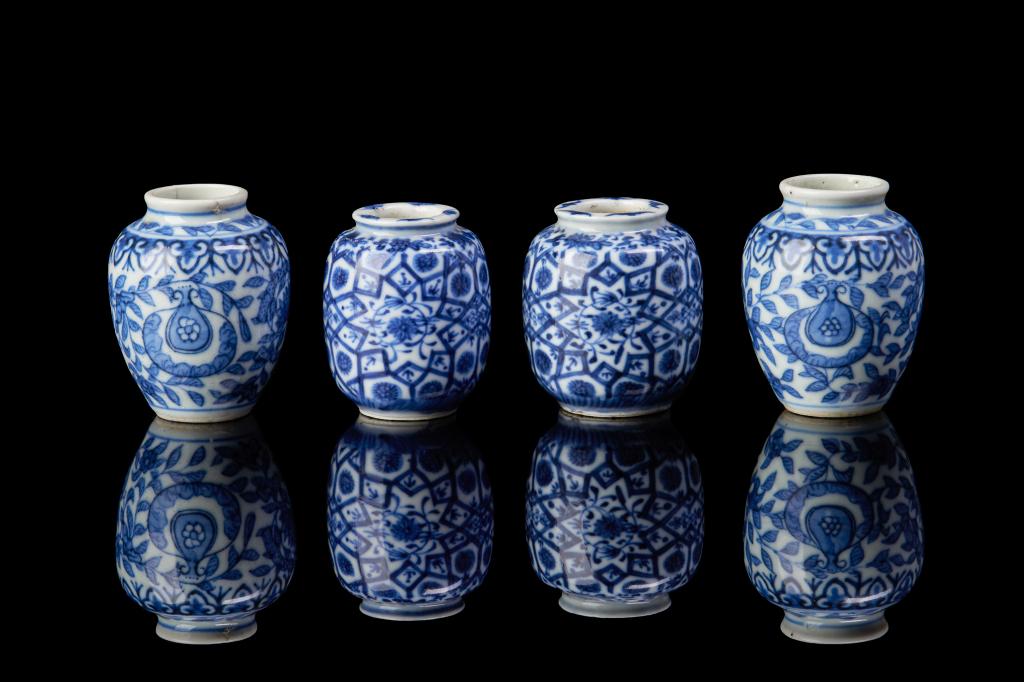 TWO PAIRS OF CHINESE BLUE & WHITE MINIATURE VASES: 清中 青花匙筋瓶（兩對）Two bottles painted with Islamic geometric patterns, stylized shou mark to base, five bats to top of rim, and a