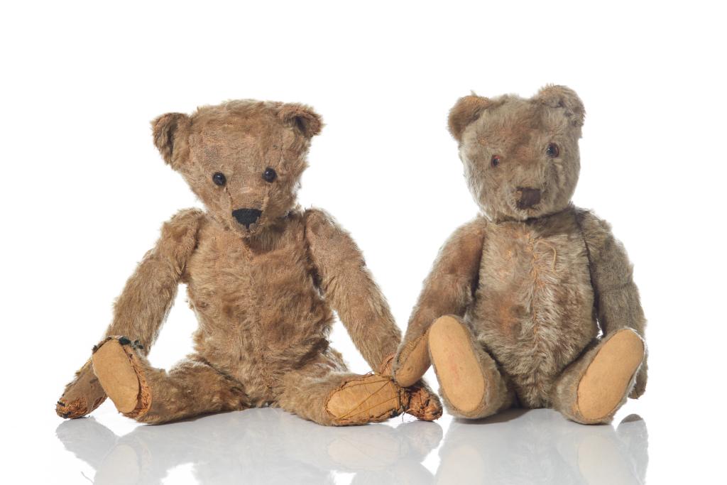 TWO ANTIQUE STEIFF BEARS: Two similar sized bears with glass and beaded eyes, reticulated arms and legs and mohair fur bodies. c. 1915. Worn with some signs of repair. Ear tags missing. H. 13.5 in.
