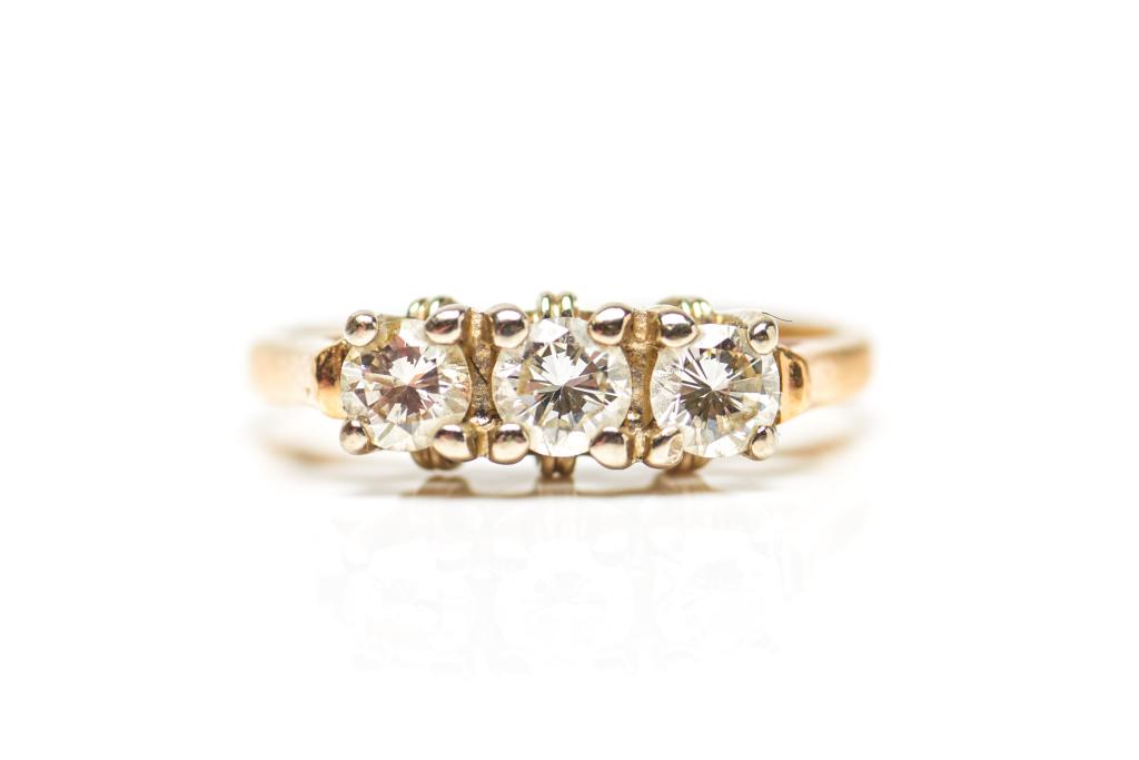 VINTAGE YELLOW & WHITE GOLD TRINITY RING (1 of 4)