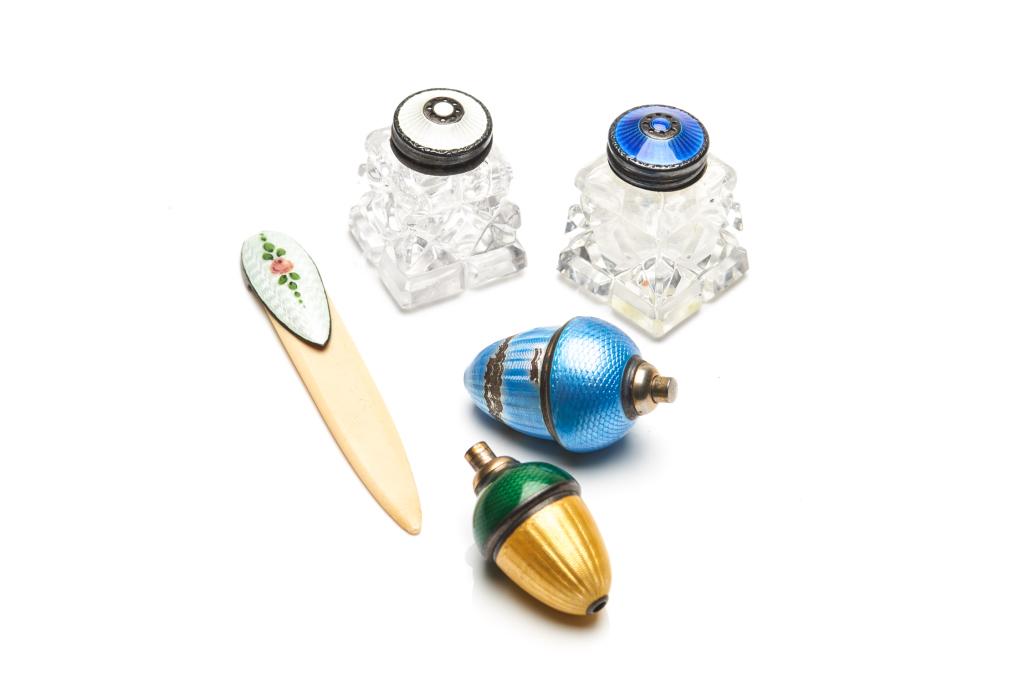 *GROUP OF SMALL ENAMELLED DECORATIVE ACCESSORIES (1 of 5)