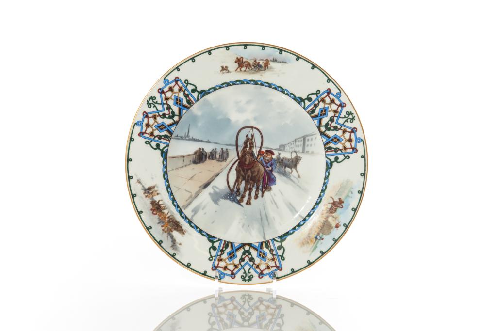 FINELY HAND PAINTED RUSSIAN CABINET PLATE (1 of 13)