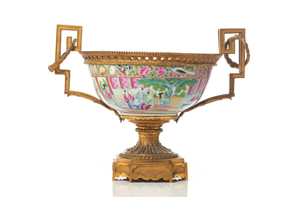 A LARGE CHINESE CANTON FAMILLE ROSE RAISED BOWL (1 of 1)