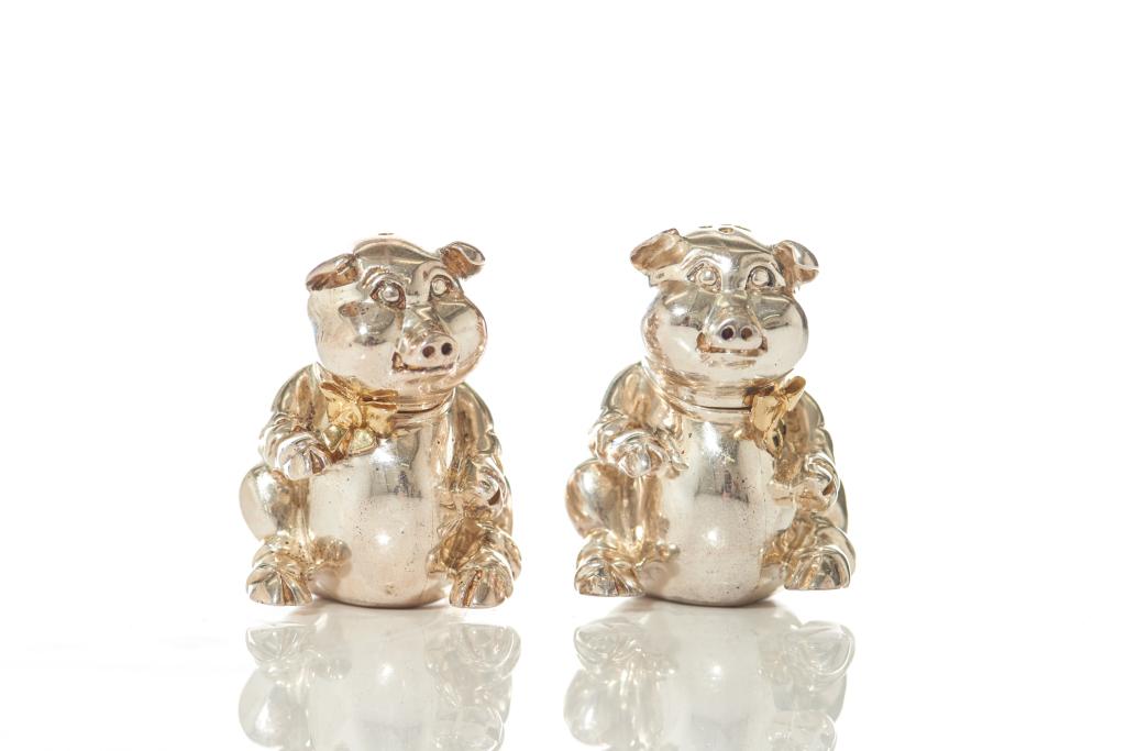 PAIR OF TIFFANY SILVER SALT AND PEPPER SHAKERS (1 of 4)