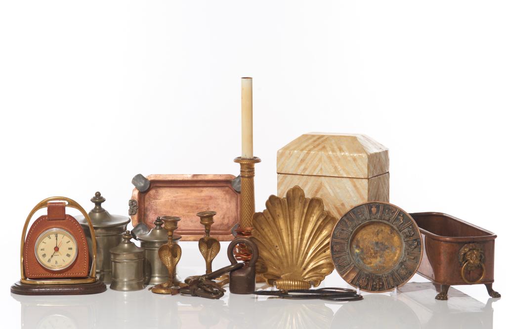 GROUP OF ASSORTED VINTAGE DESK ACCESSORIES (1 of 1)