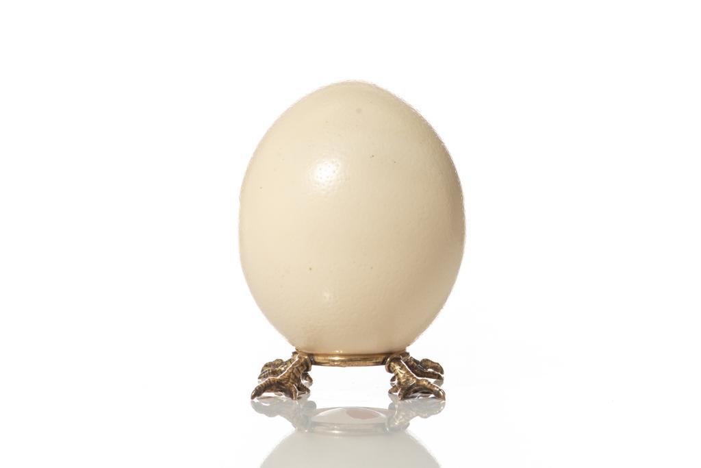 RUSSIAN SILVER CLAW FOOTED STAND & OSTRICH EGG: Russian gilt silver bird claw foot base holding an Ostrich egg. Stand shows hallmark on the side, and kokoshnik mark dating to 1908-1926 Moscow. Weight of stand: 139g H. with egg mounted: 17 cm (6 5/8