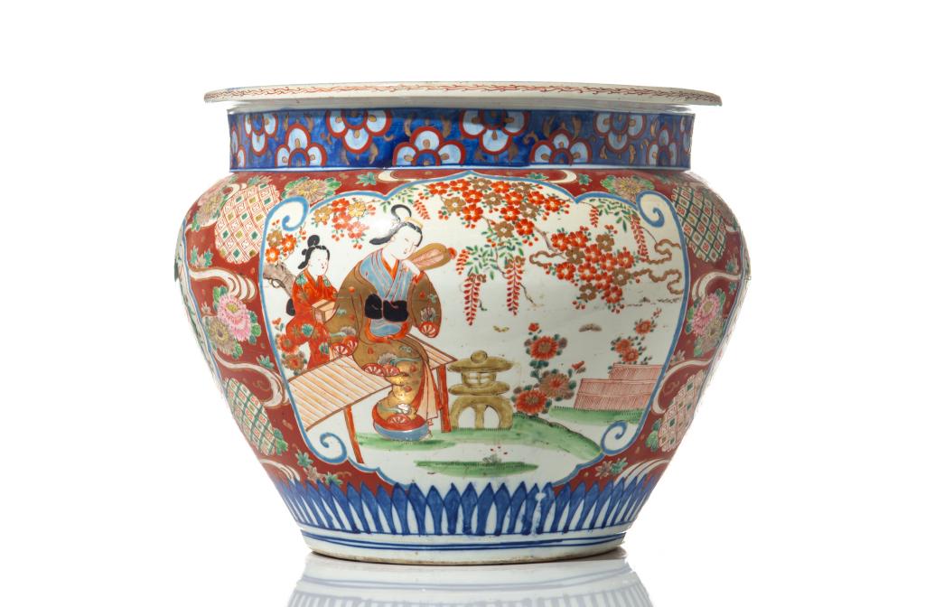 LARGE JAPANESE IMARI PORCELAIN FISH BOWL: Painted with figures and decorative florals. Meiji period. Top dia. 41cm (16 in.) H. 35.5cm (14 in.)