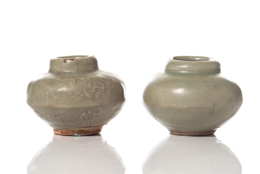TWO CHINESE EXPORT CELADON POTS: Ming dynasty. H. 4.5 cm (1 3/4 in) Dia. approx 6 cm (2 3/8 in)