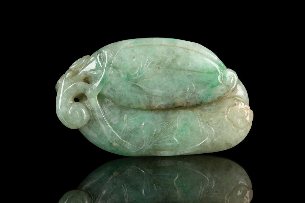 CHINESE JADEITE CARVED CITRON PENDANT: Green jadeite tone with brown and green apple inclusions. L. 8.5cm (3 1/4 in.)