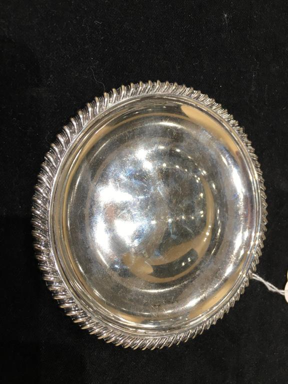 GEORGIAN SCOTTISH SILVER WINE FUNNEL STAND, 78g: With gadrooned border, maker's mark on underside for James McKay, Edinburgh, 1820. Dia. 10.75 (4 1/4 in.)