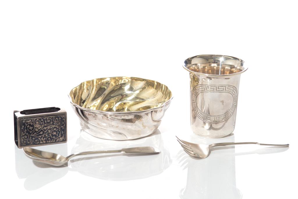GROUP OF FIVE CONTINENTAL SILVER PIECES, 327g: Including: a silver beaker with a Greek key cartouche and the number 17 inscribed to base; a Russian silver fork and spoon, each bearing silver standard marks (84 zolotniki for .875 silver),marks for 