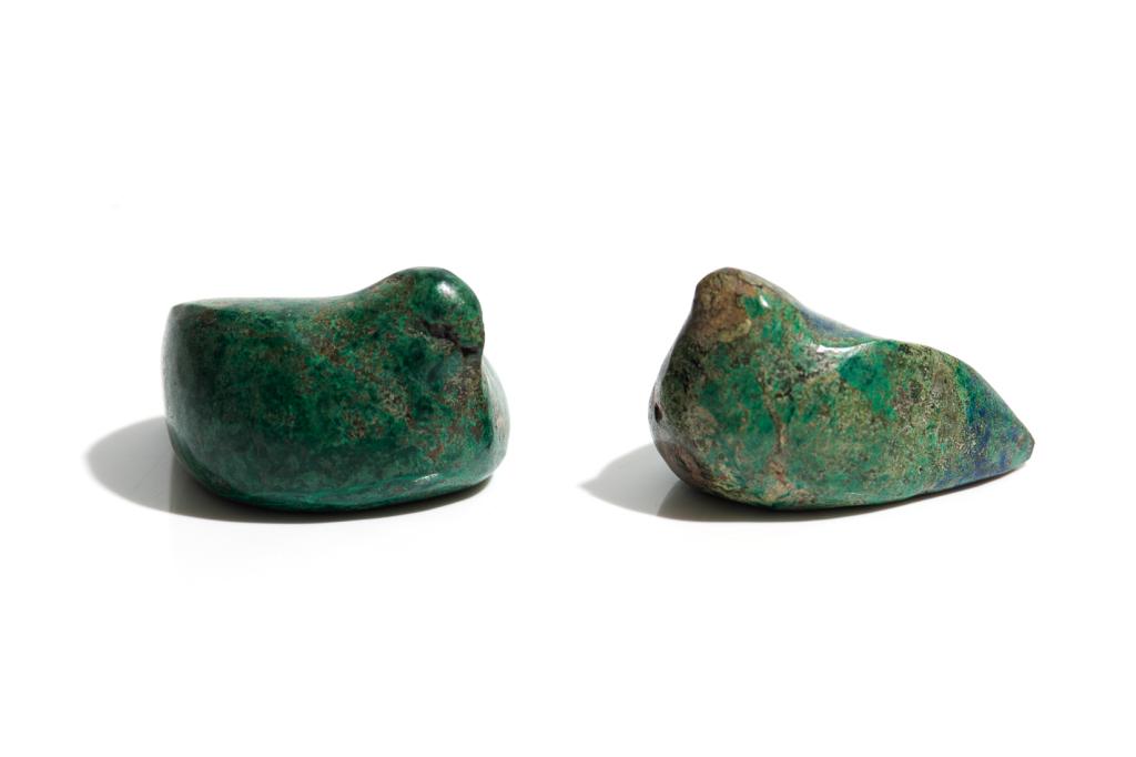 ELFORD BRADLEY (E.B.) COX (Canadian, 1914-2003): Two malachite sculptures of birds. Each with incised signature to base. Sizes (approximate): 1.5 x 2 in.; 1 x 1.5 in